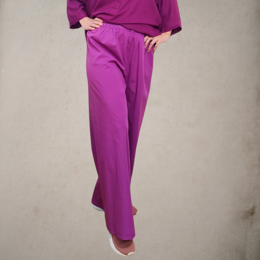 Pantalón de algodón en color púrpura, con cintura elástica, amplio corte recto y fresco, muy cómodo.