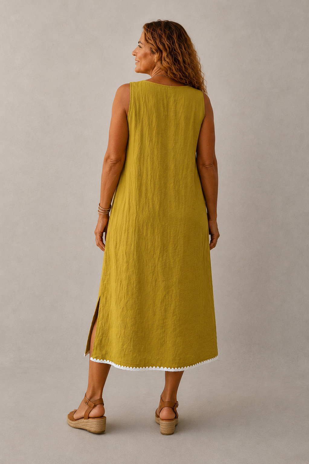 Vestido Garoé verde oliva, vista posterior