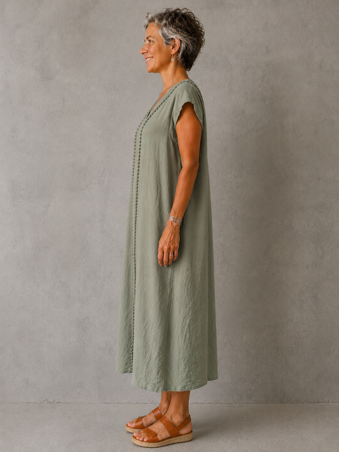 Vestido Lavanda de la colección Esencia, vista lateral de la silueta fluida